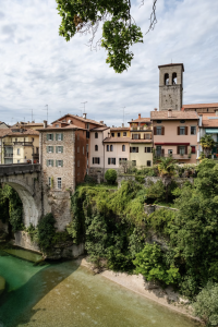 Cầu Quỷ (Devil’s Bridge) tại Cividale del Friuli bắc qua dòng sông Natisone cuộn chảy bên dưới.